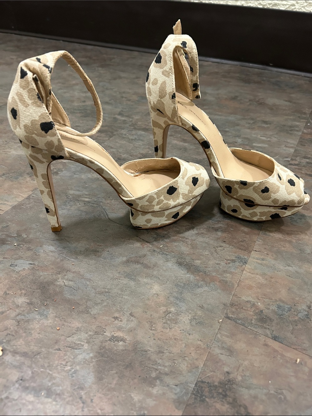 Zara Women’s Beige Leopard Print Ankle-Strap Peep-Toe Platform Heels Size 8 NEW